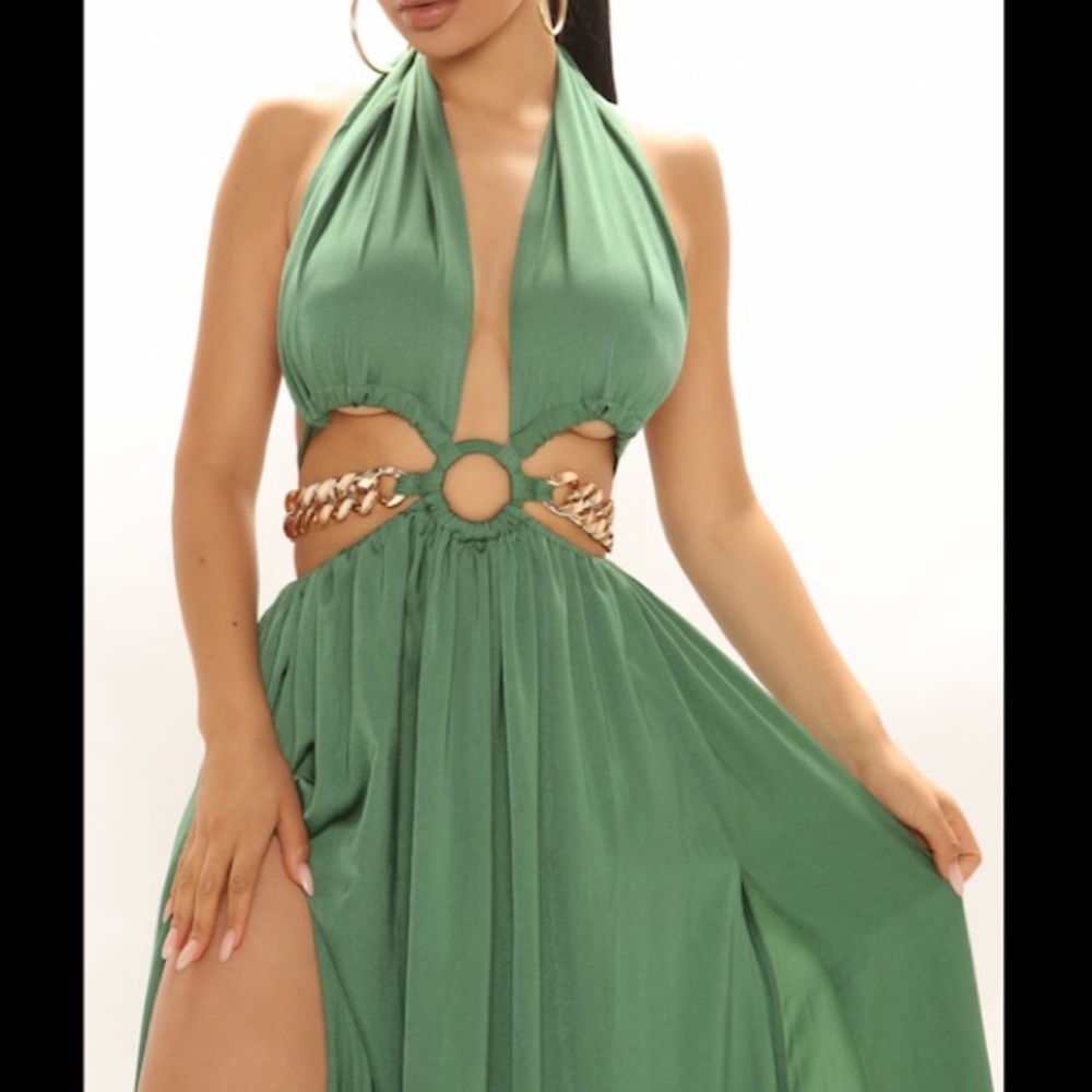 GREEN O- RING CUT OUT MAXI DRESS 💚 - Picture 4 of 5